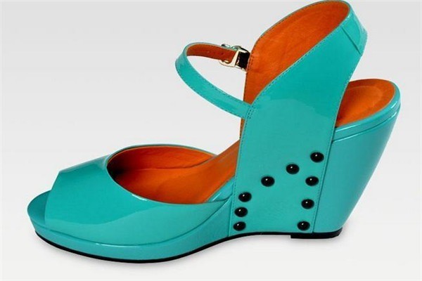 奈奢鞋帽與化妝品銷售 融合時尚與美的商業(yè)之道